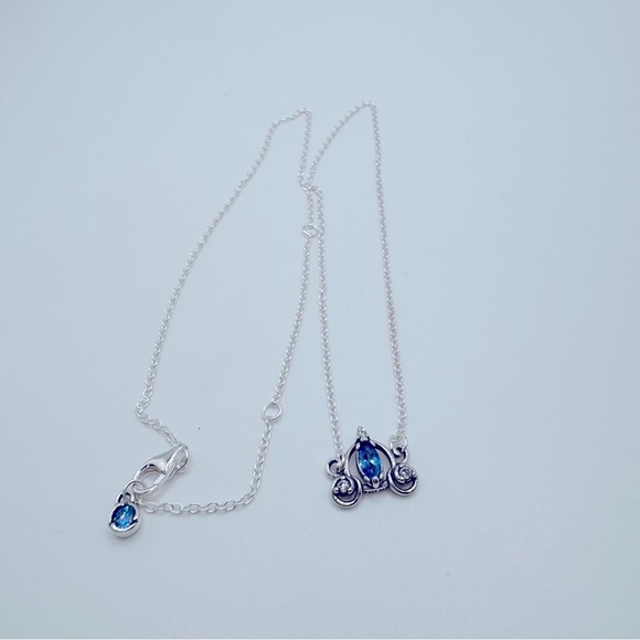 🆕Disney Cinderella's Carriage Collier Necklace - Picture 4 of 8